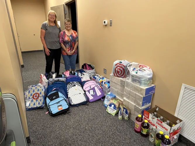 Elks donates to Minot school program